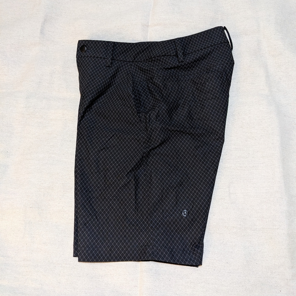 2 for $50! Printed Lululemon Shorts men's 30 - Picture 6 of 10